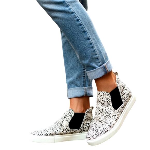 Very G 6.5 White Dot Textured Women's Chelsea Boots Shoes 6 1/2 Tennis - Picture 1 of 8